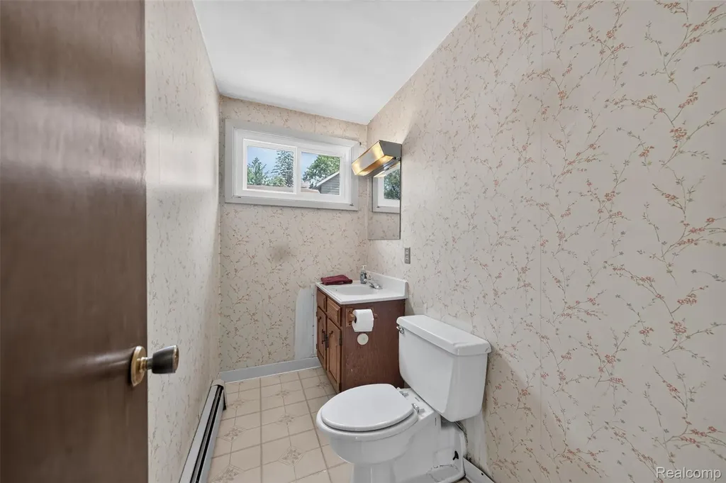 2340 Hester Court Keego Harbor City MI 48320