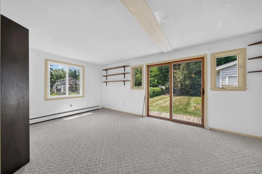 2340 Hester Court Keego Harbor City MI 48320