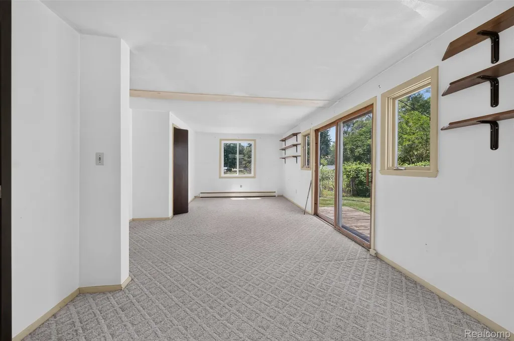 2340 Hester Court Keego Harbor City MI 48320