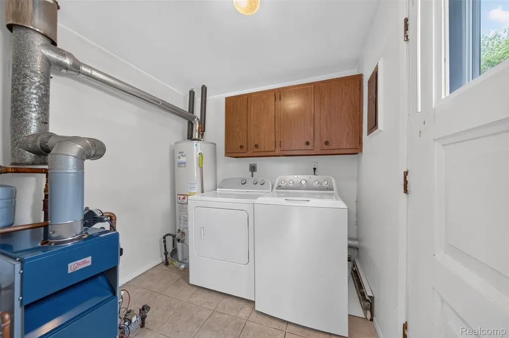 2340 Hester Court Keego Harbor City MI 48320