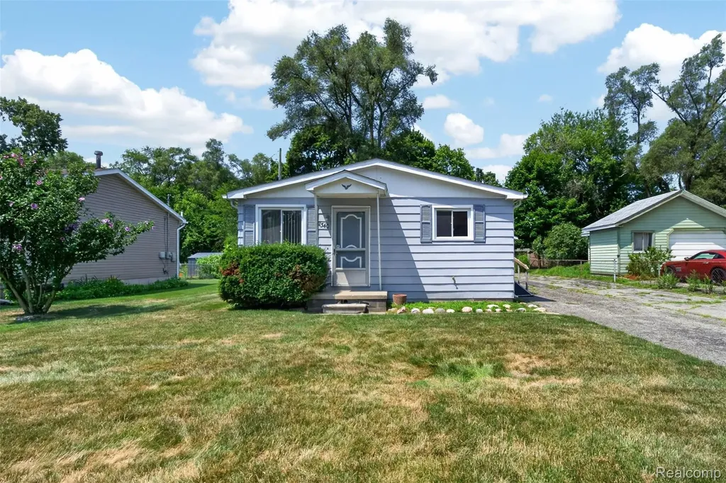 2340 Hester Court Keego Harbor City MI 48320