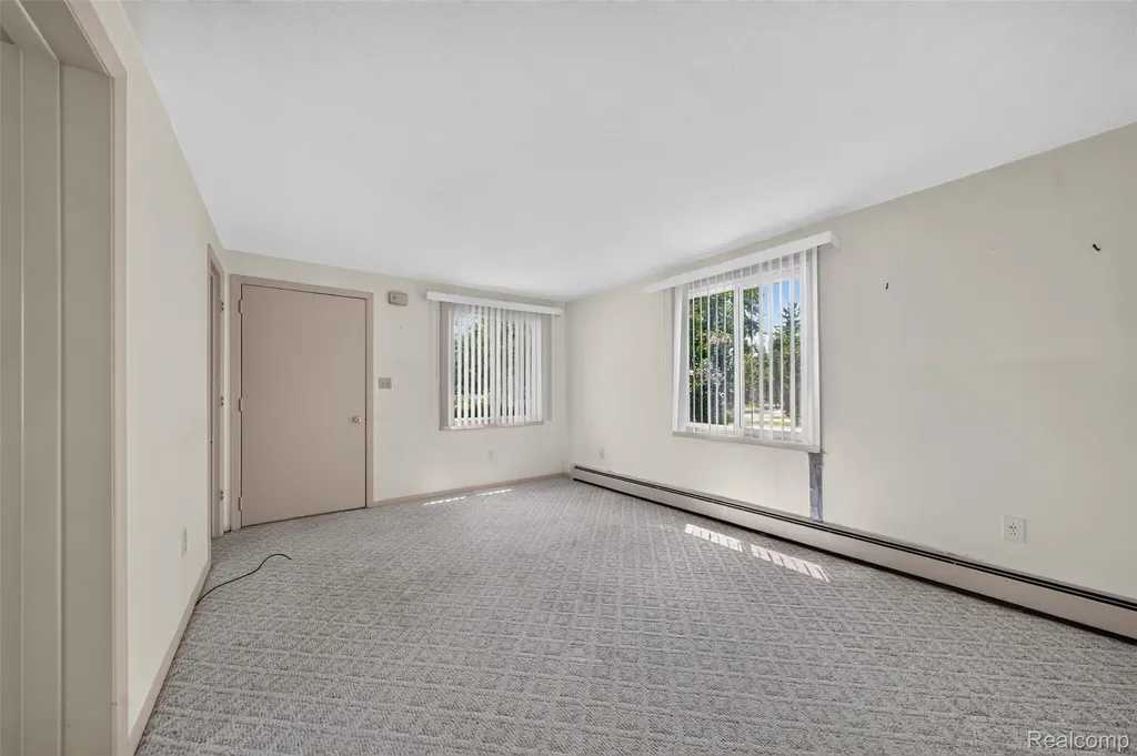 2340 Hester Court Keego Harbor City MI 48320