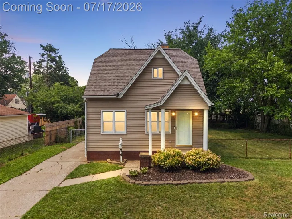 676 W Coy Avenue Hazel Park City MI 48030