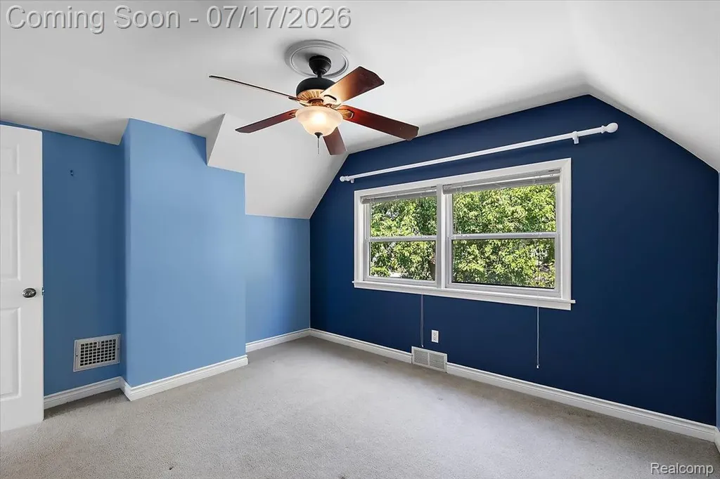 676 W Coy Avenue Hazel Park City MI 48030