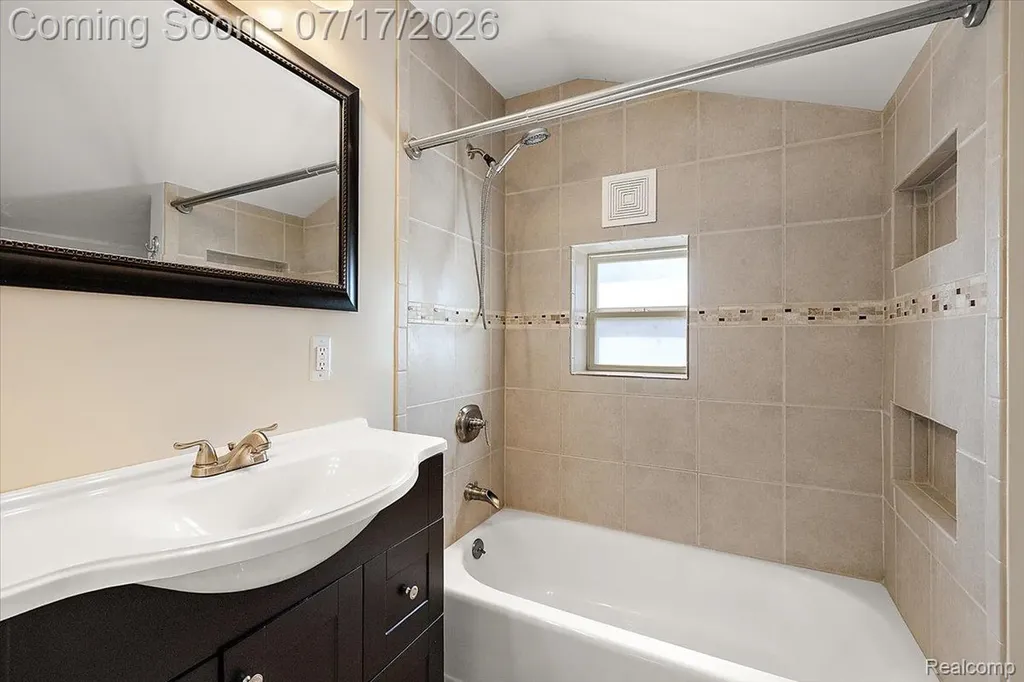 676 W Coy Avenue Hazel Park City MI 48030