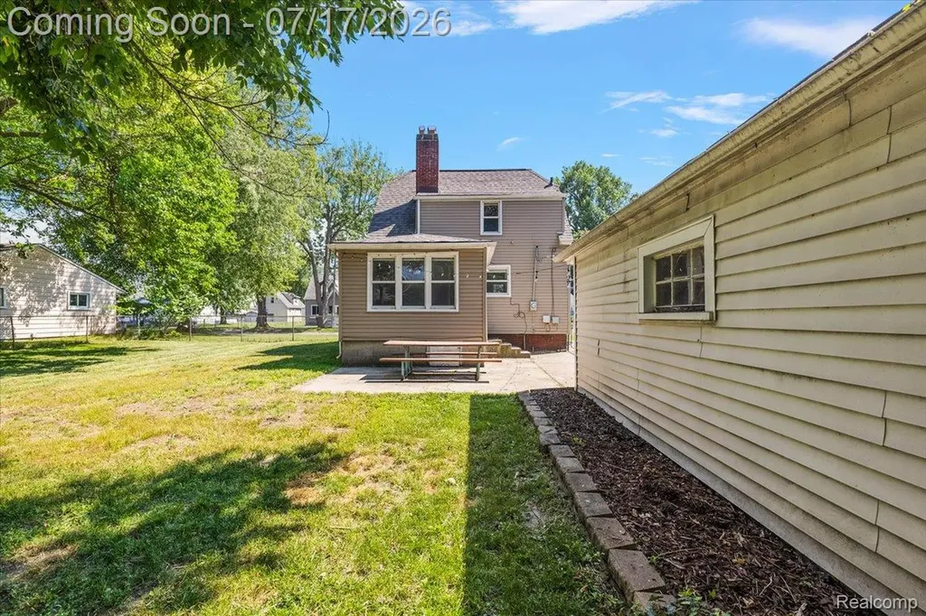676 W Coy Avenue Hazel Park City MI 48030
