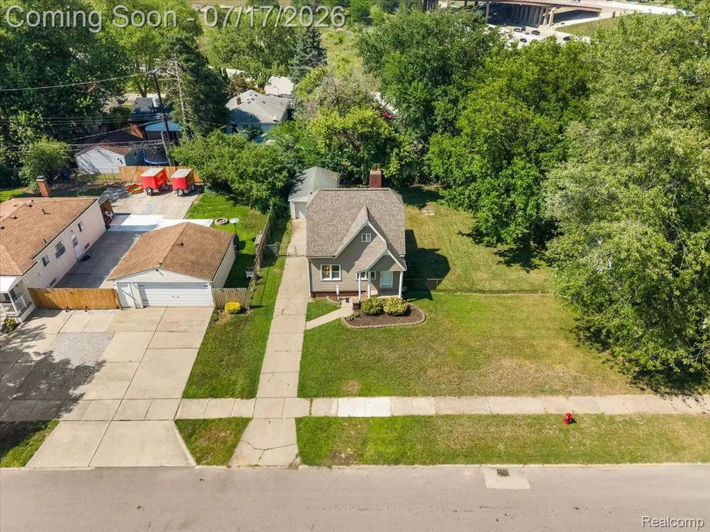 676 W Coy Avenue Hazel Park City MI 48030