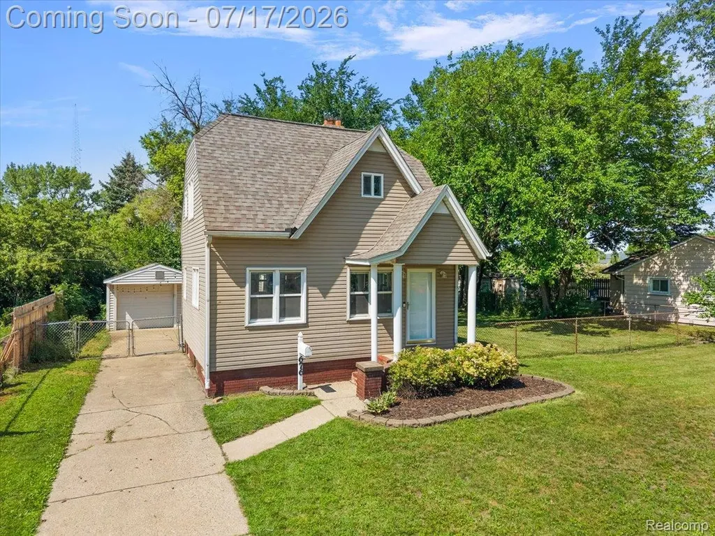 676 W Coy Avenue Hazel Park City MI 48030
