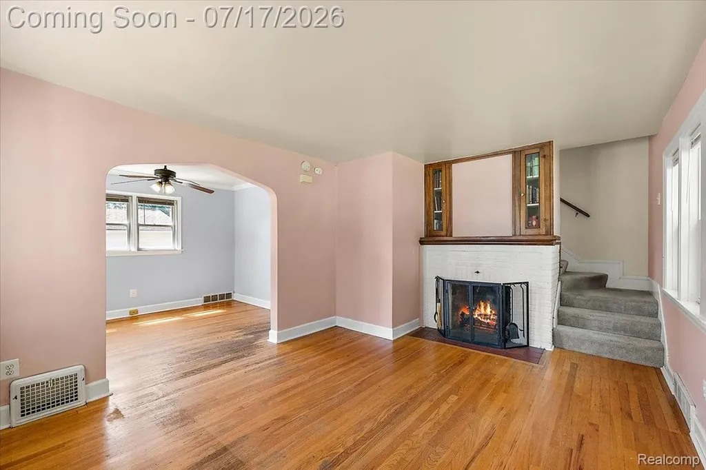 676 W Coy Avenue Hazel Park City MI 48030
