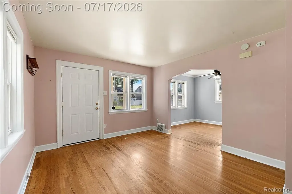 676 W Coy Avenue Hazel Park City MI 48030