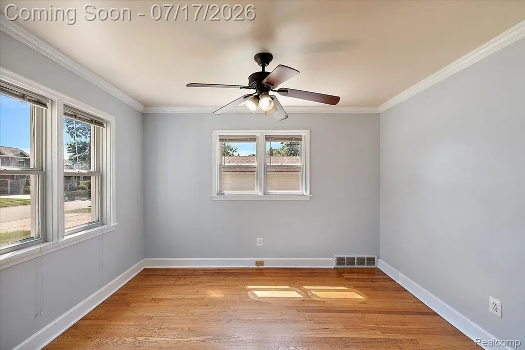676 W Coy Avenue Hazel Park City MI 48030