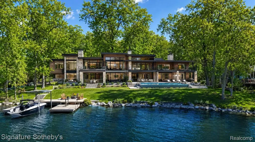 9485 Lakeview Drive Dexter Township MI 48169