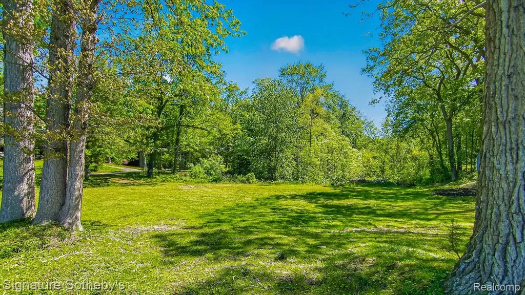 9485 Lakeview Drive Dexter Township MI 48169
