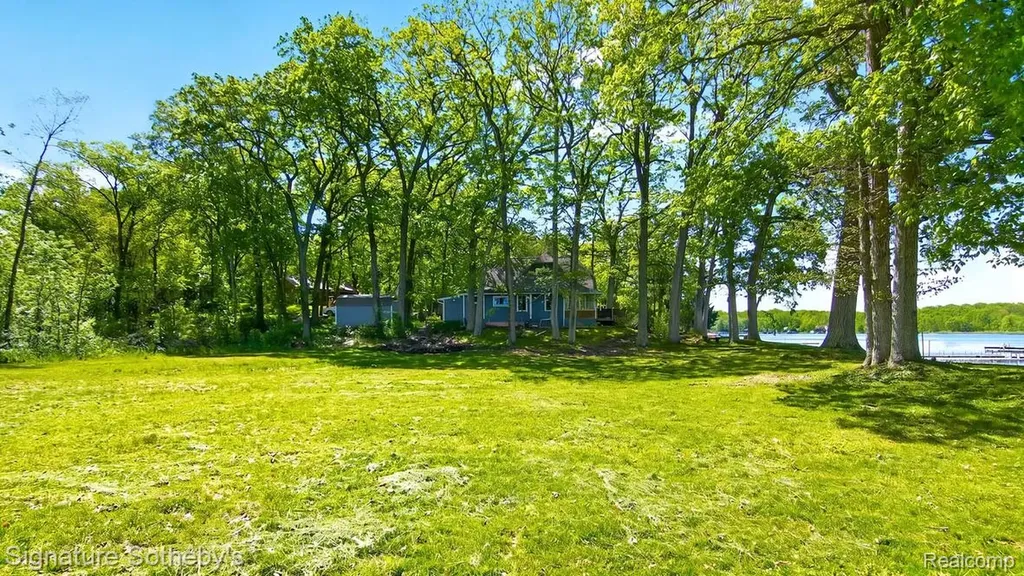 9485 Lakeview Drive Dexter Township MI 48169