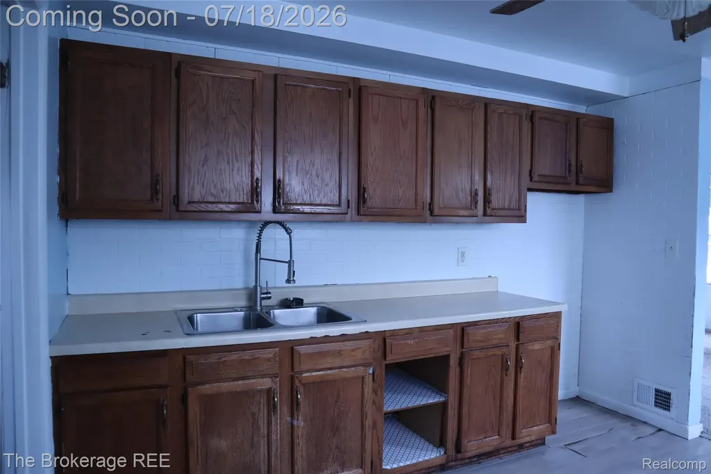34861 John Street Wayne City MI 48184
