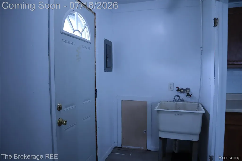 34861 John Street Wayne City MI 48184