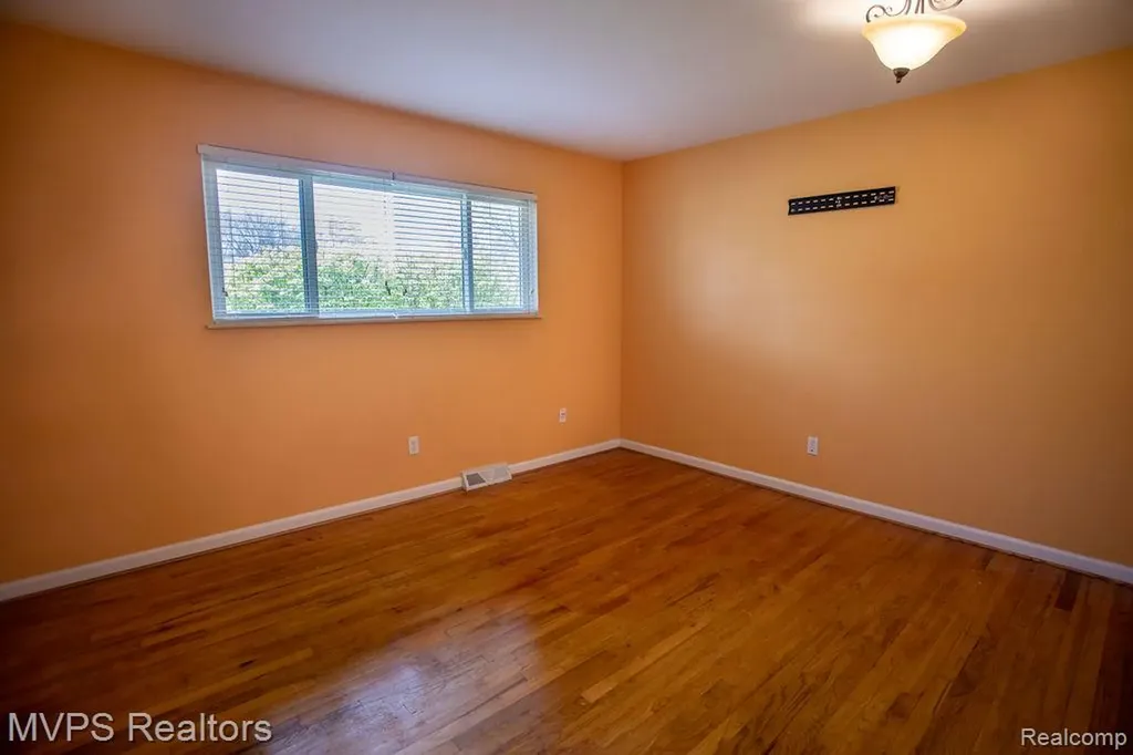 35470 Dearing Drive Sterling Heights City MI 48312