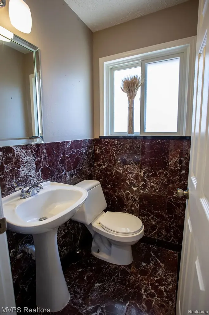 35470 Dearing Drive Sterling Heights City MI 48312