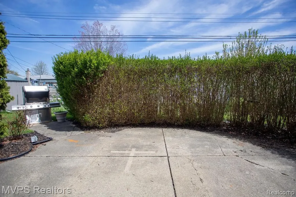 35470 Dearing Drive Sterling Heights City MI 48312