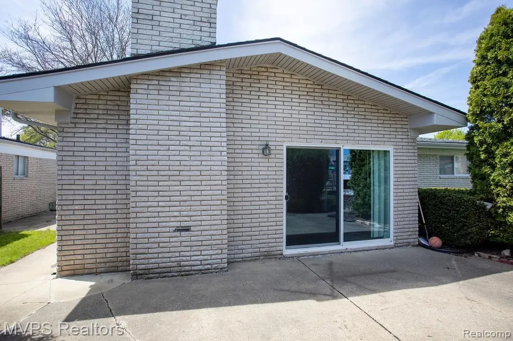 35470 Dearing Drive Sterling Heights City MI 48312
