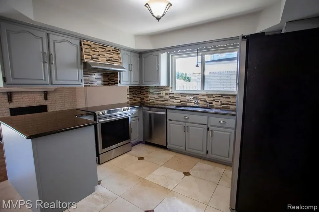 35470 Dearing Drive Sterling Heights City MI 48312