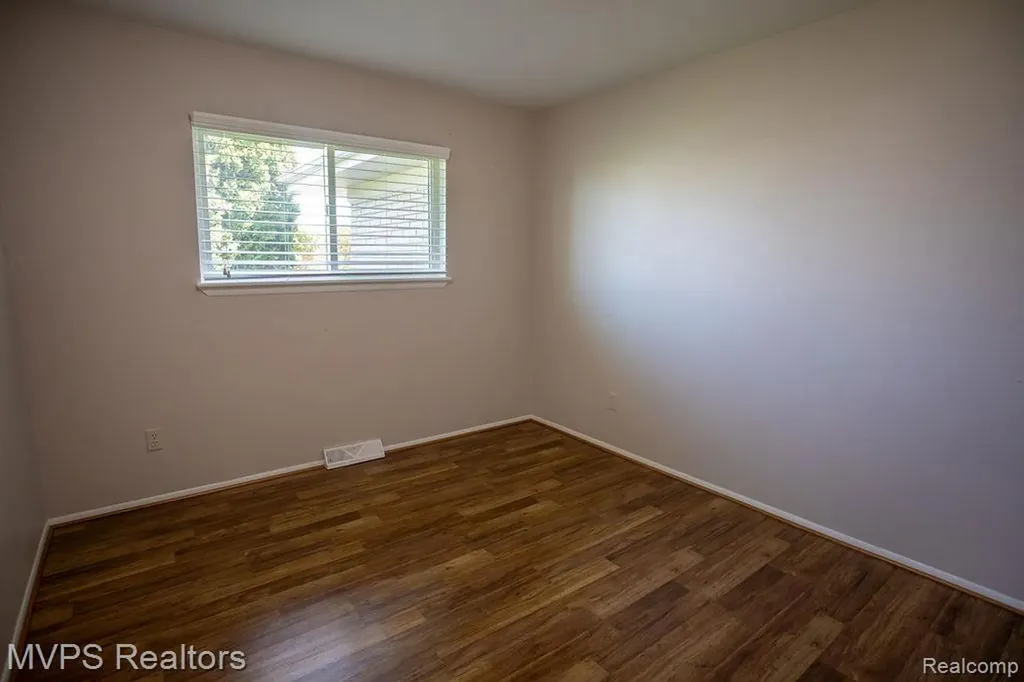 35470 Dearing Drive Sterling Heights City MI 48312