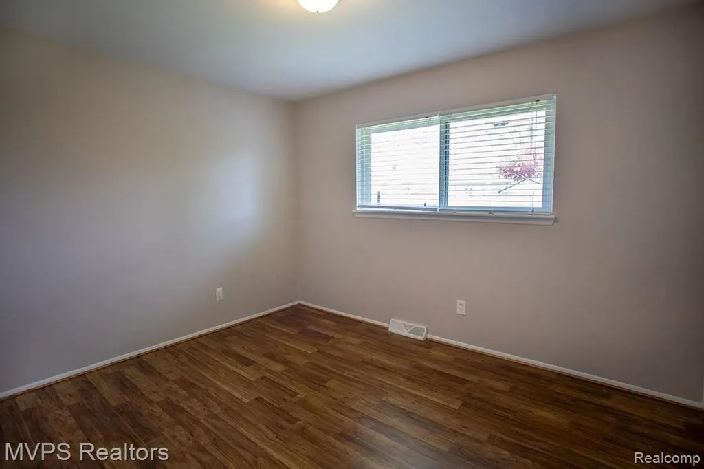 35470 Dearing Drive Sterling Heights City MI 48312