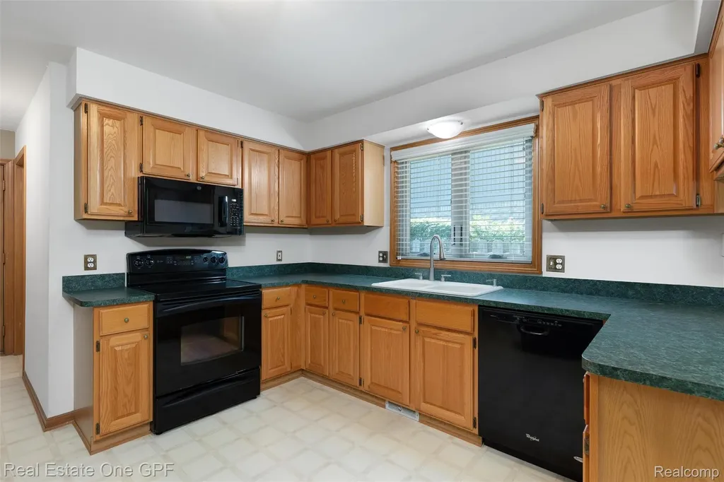 39931 Brylor Court Clinton Charter Township MI 48038