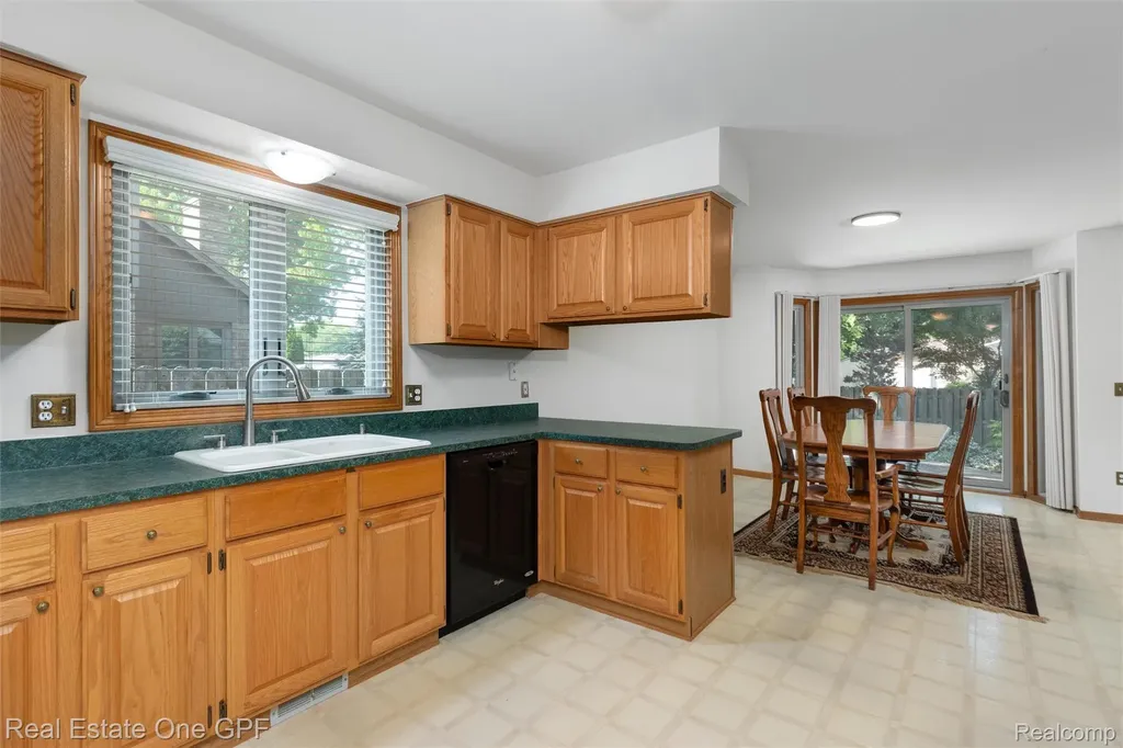 39931 Brylor Court Clinton Charter Township MI 48038