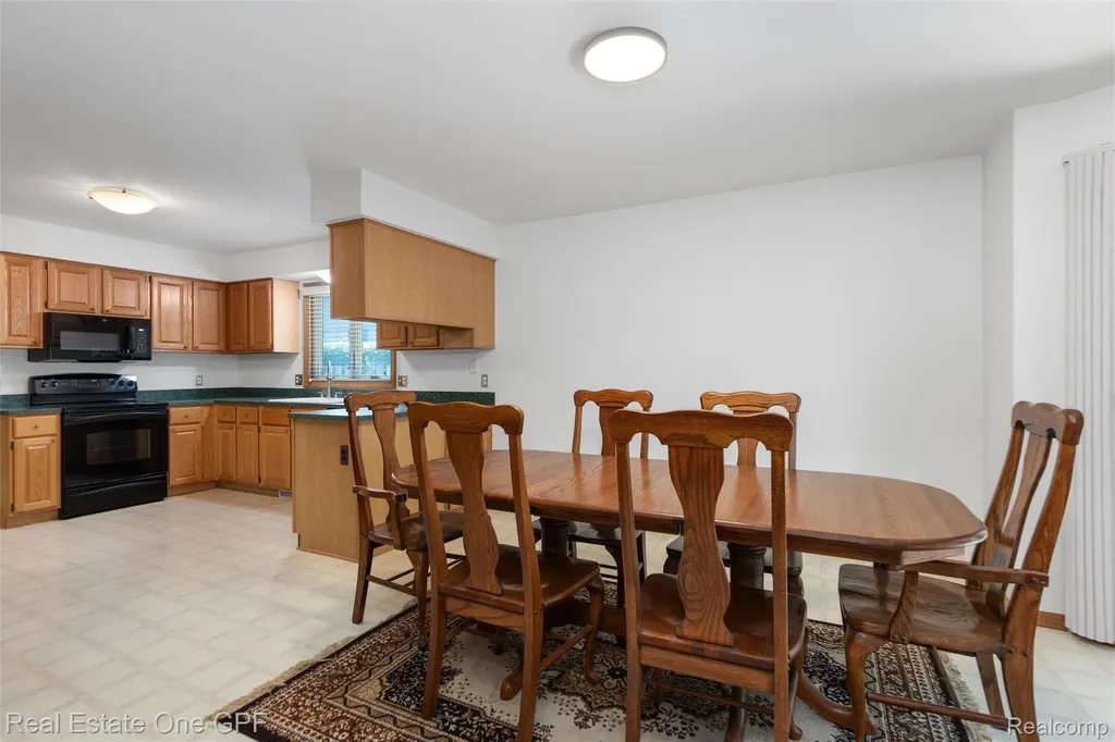 39931 Brylor Court Clinton Charter Township MI 48038