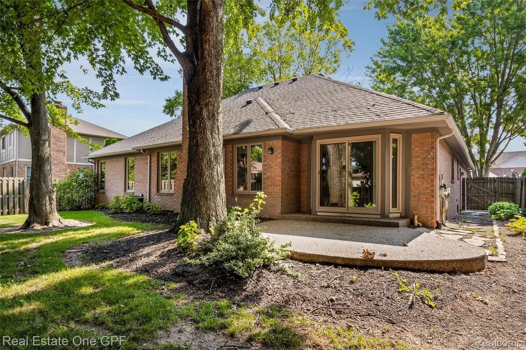 39931 Brylor Court Clinton Charter Township MI 48038