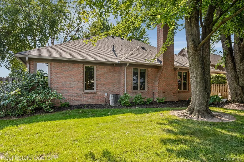 39931 Brylor Court Clinton Charter Township MI 48038