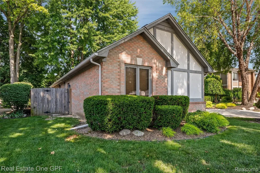 39931 Brylor Court Clinton Charter Township MI 48038