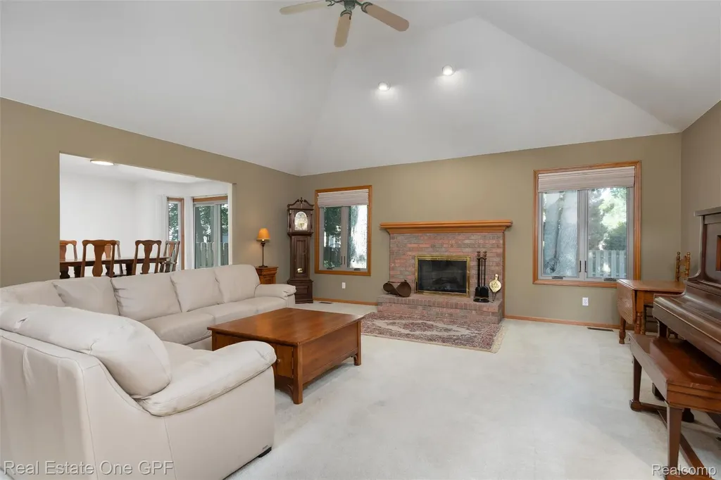 39931 Brylor Court Clinton Charter Township MI 48038