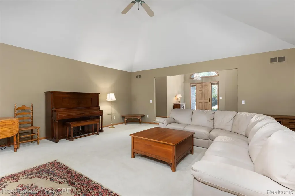 39931 Brylor Court Clinton Charter Township MI 48038