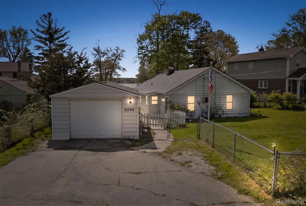 8294 Lagoon Street Commerce Charter Township MI 48382