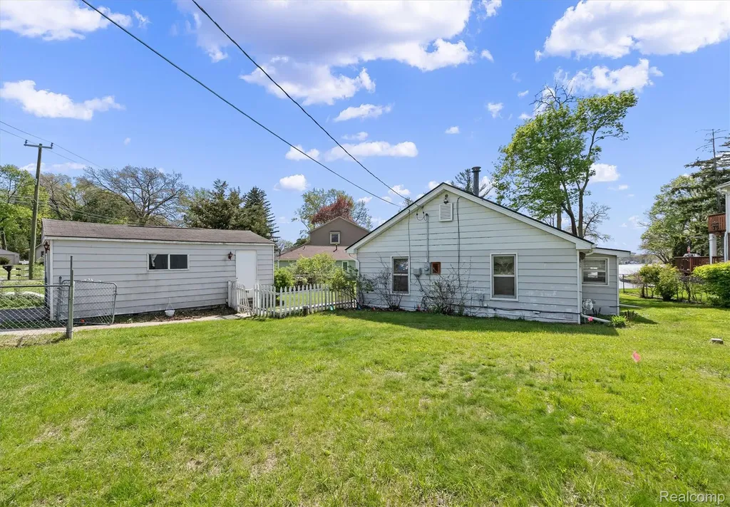 8294 Lagoon Street Commerce Charter Township MI 48382