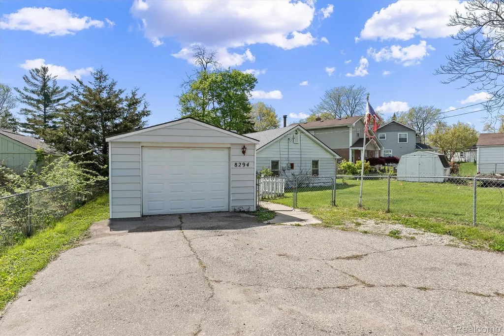 8294 Lagoon Street Commerce Charter Township MI 48382