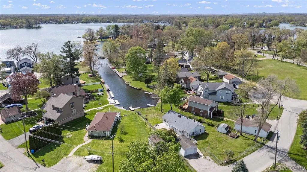8294 Lagoon Street Commerce Charter Township MI 48382