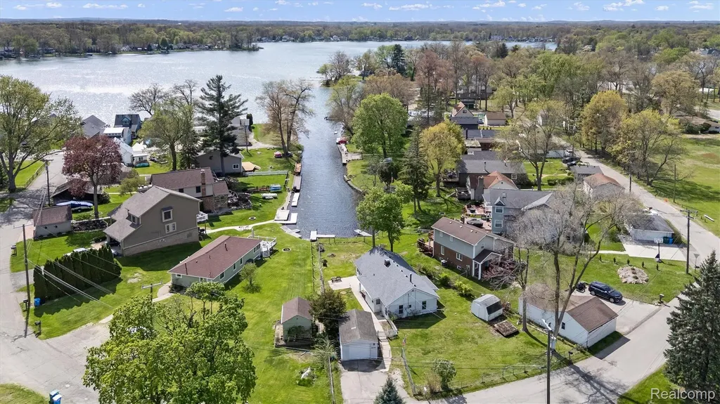 8294 Lagoon Street Commerce Charter Township MI 48382