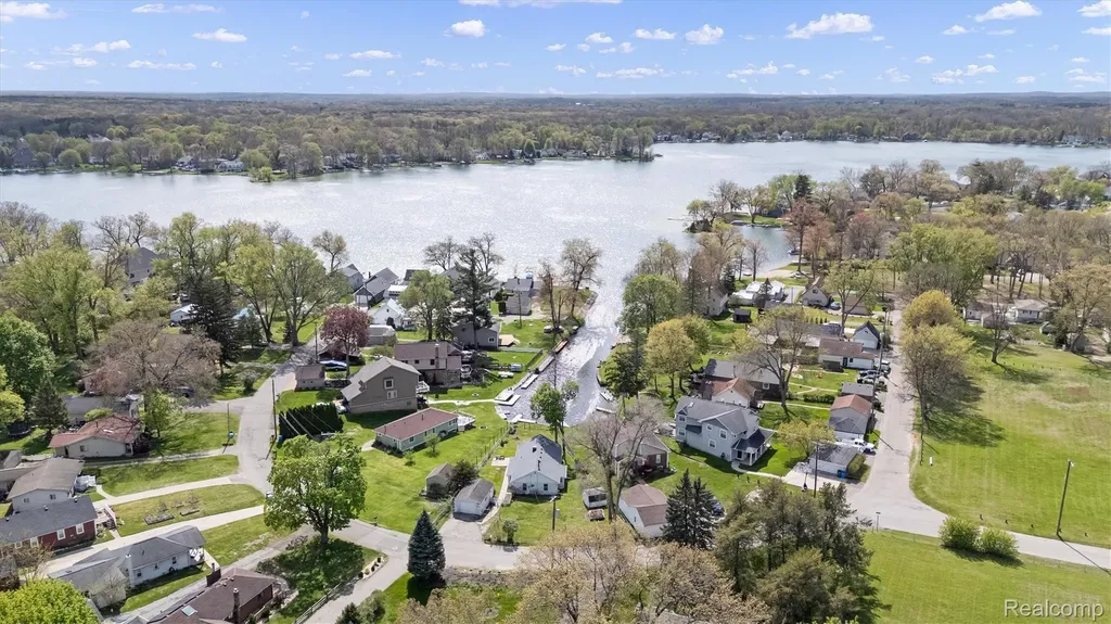8294 Lagoon Street Commerce Charter Township MI 48382