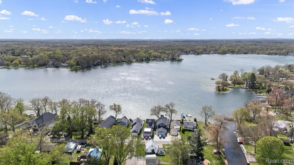 8294 Lagoon Street Commerce Charter Township MI 48382
