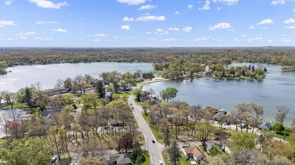 8294 Lagoon Street Commerce Charter Township MI 48382