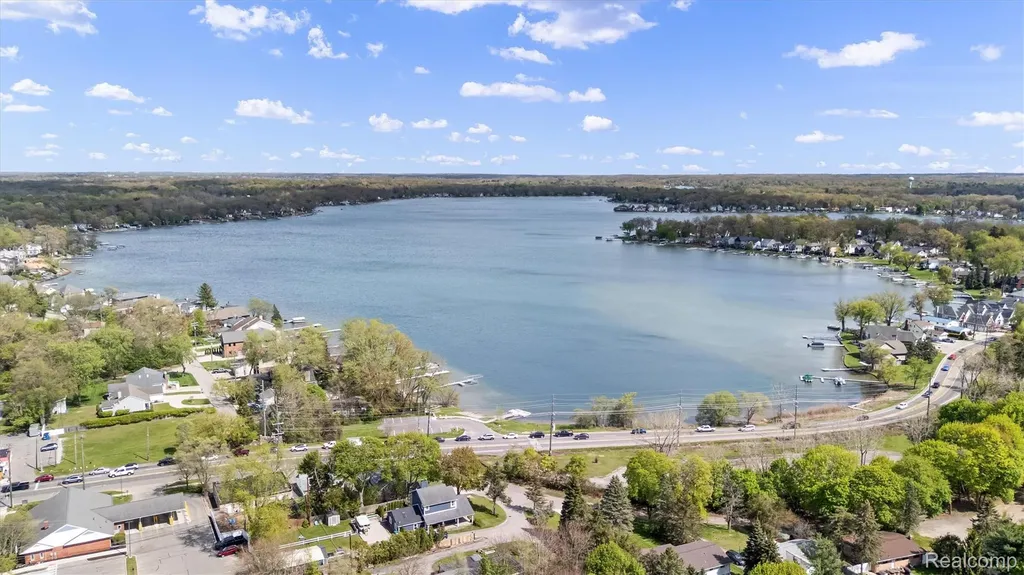 8294 Lagoon Street Commerce Charter Township MI 48382