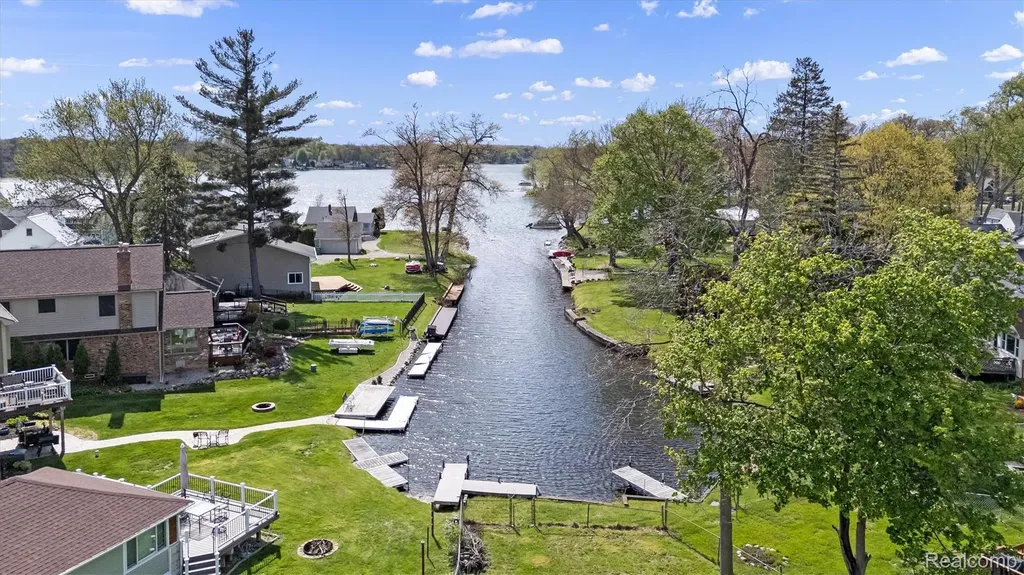 8294 Lagoon Street Commerce Charter Township MI 48382