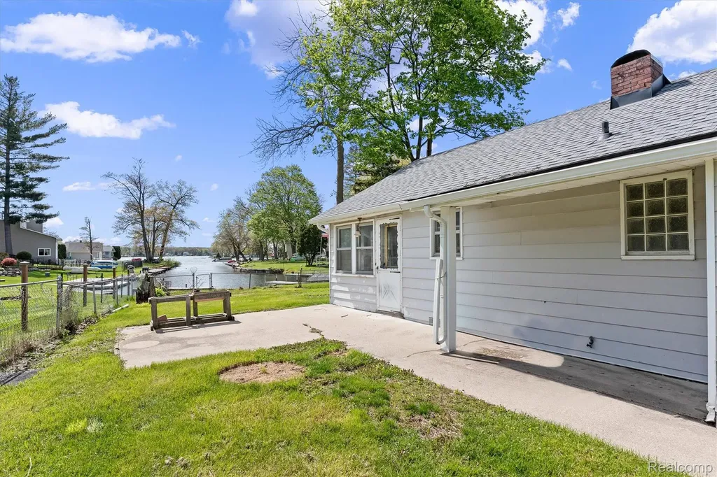 8294 Lagoon Street Commerce Charter Township MI 48382