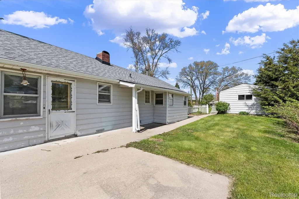 8294 Lagoon Street Commerce Charter Township MI 48382