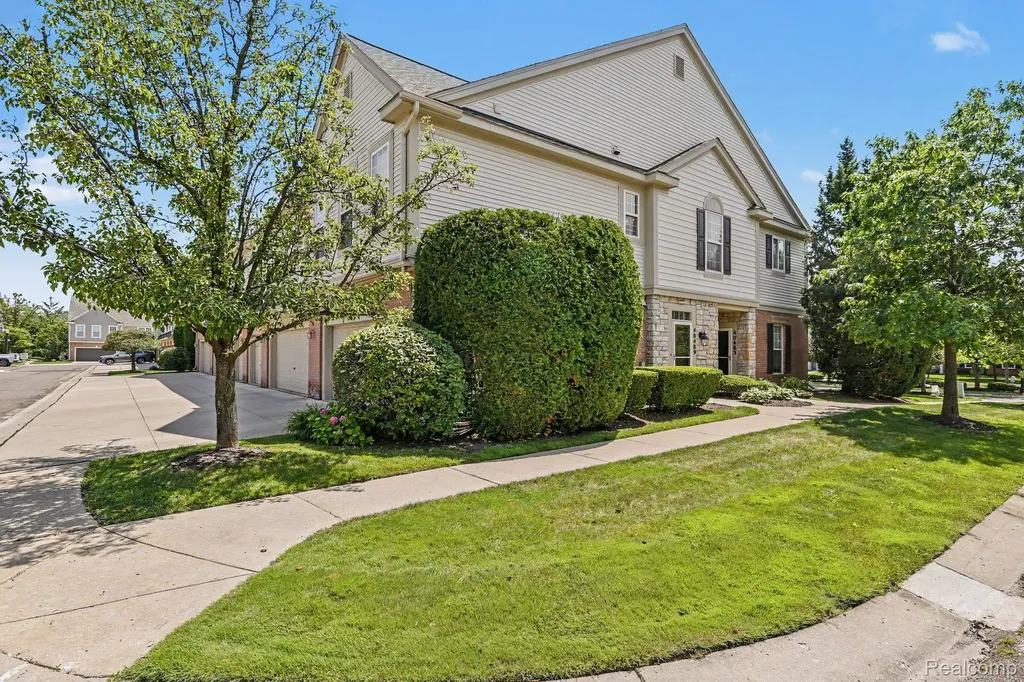 40489 Bay Harbor Lane Canton Charter Township MI 48188