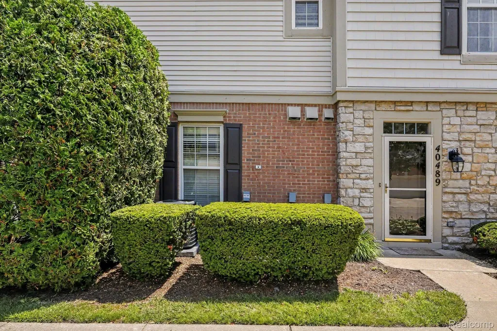 40489 Bay Harbor Lane Canton Charter Township MI 48188