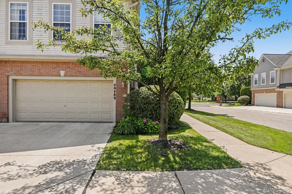 40489 Bay Harbor Lane Canton Charter Township MI 48188